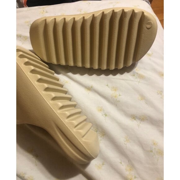 Adidas Yeezy Slide Bone - Size Men’s 4 (No Box) - Picture 4 of 4